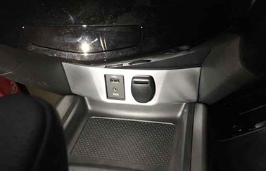 Porcellana Guarnizione interna auto personalizzata / Nuovo Nissan Qashqai 2015 2016 Cornice di presa USB fornitore