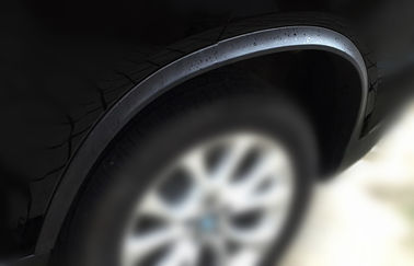 Porcellana Disposizione del cuscino ammortizzatore di arché della ruota di BMW F15 X5 2014, contorno automatico decorativo del cuscino ammortizzatore fornitore