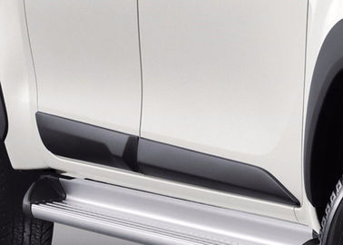 Porcellana Toyota Hilux Revo 2015 2016 2017 Piastre di protezione da stampo per porte laterali in stile OE fornitore