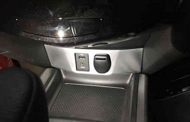 Un buon prezzo. Guarnizione interna auto personalizzata / Nuovo Nissan Qashqai 2015 2016 Cornice di presa USB in linea