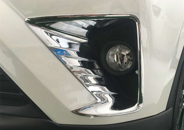 Un buon prezzo. Parti di decorazione auto per TOYOTA Rav4 2016 2017 Lampada frontale a nebbia cromata in linea